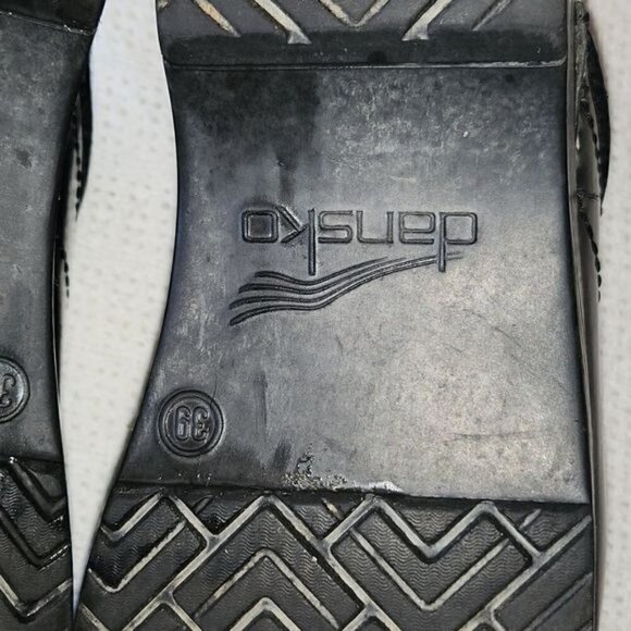 Dansko Black Patent Leather Sz. 8.5- 9 (Euro 39) Slipon Clog - Picture 9 of 12